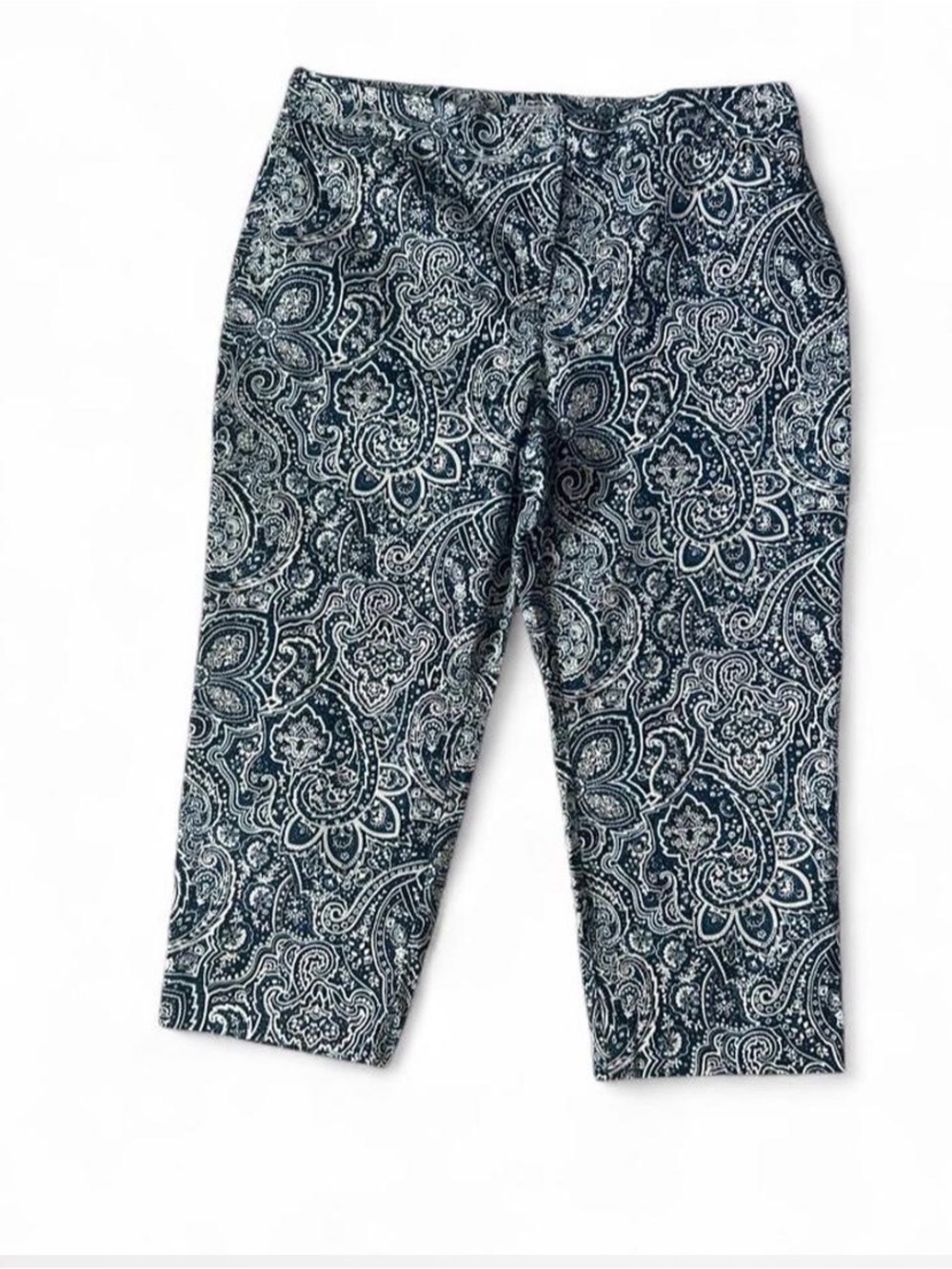 White and blue paisley capri in a size 18